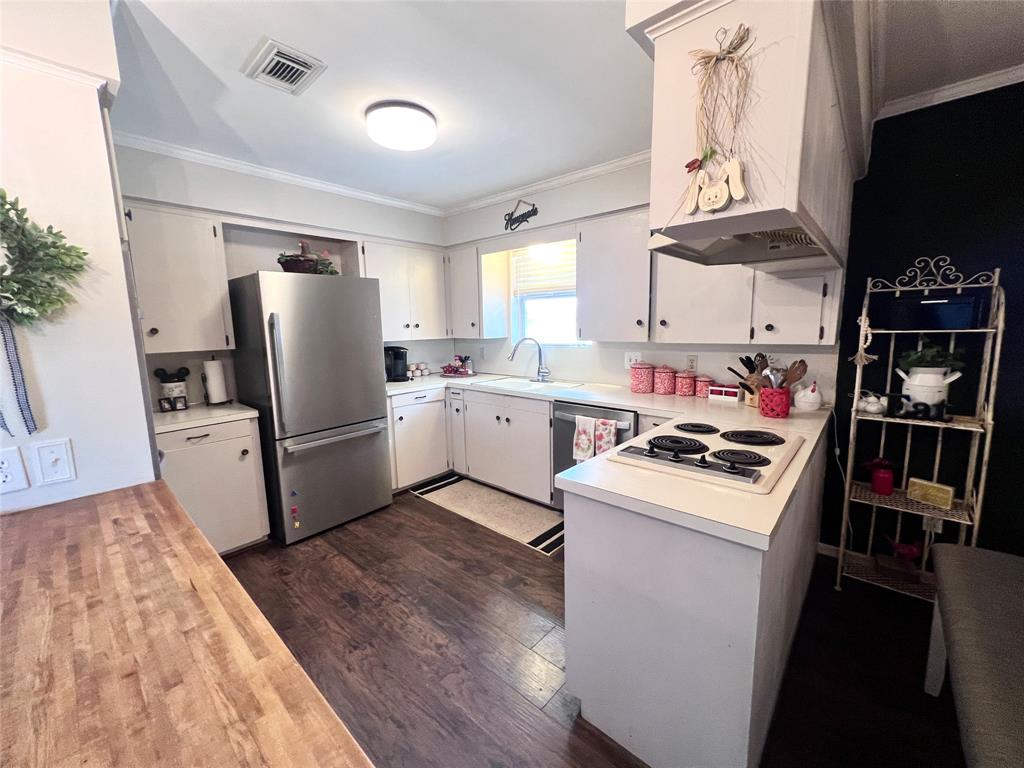 1419 Linwood Dr, Wharton, TX 77488