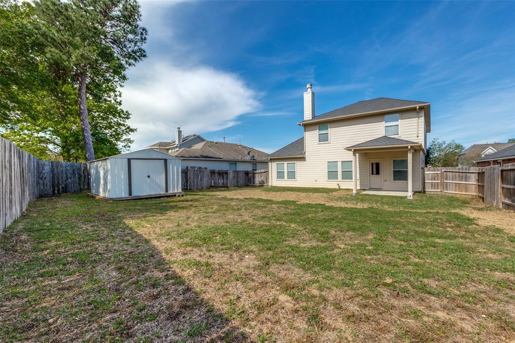 2072 Briar Grove Dr, Conroe, TX 77301