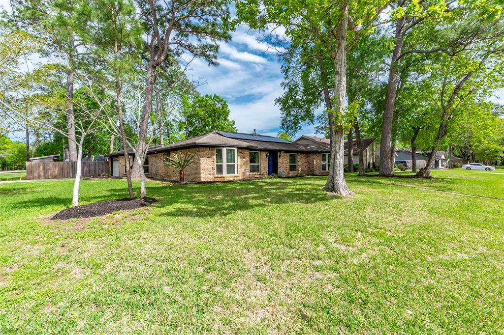 2918 Frostwood Cir, Dickinson, TX 77539