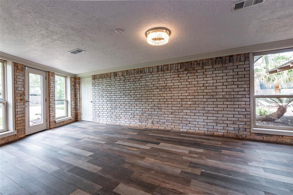 2918 Frostwood Cir, Dickinson, TX 77539