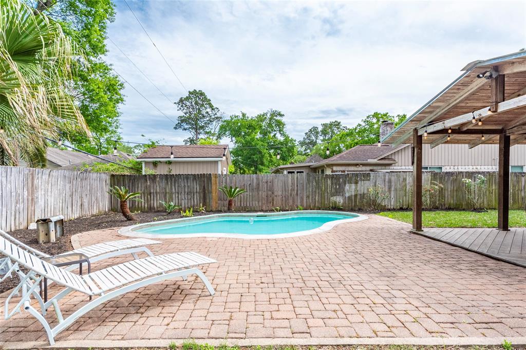 2918 Frostwood Cir, Dickinson, TX 77539