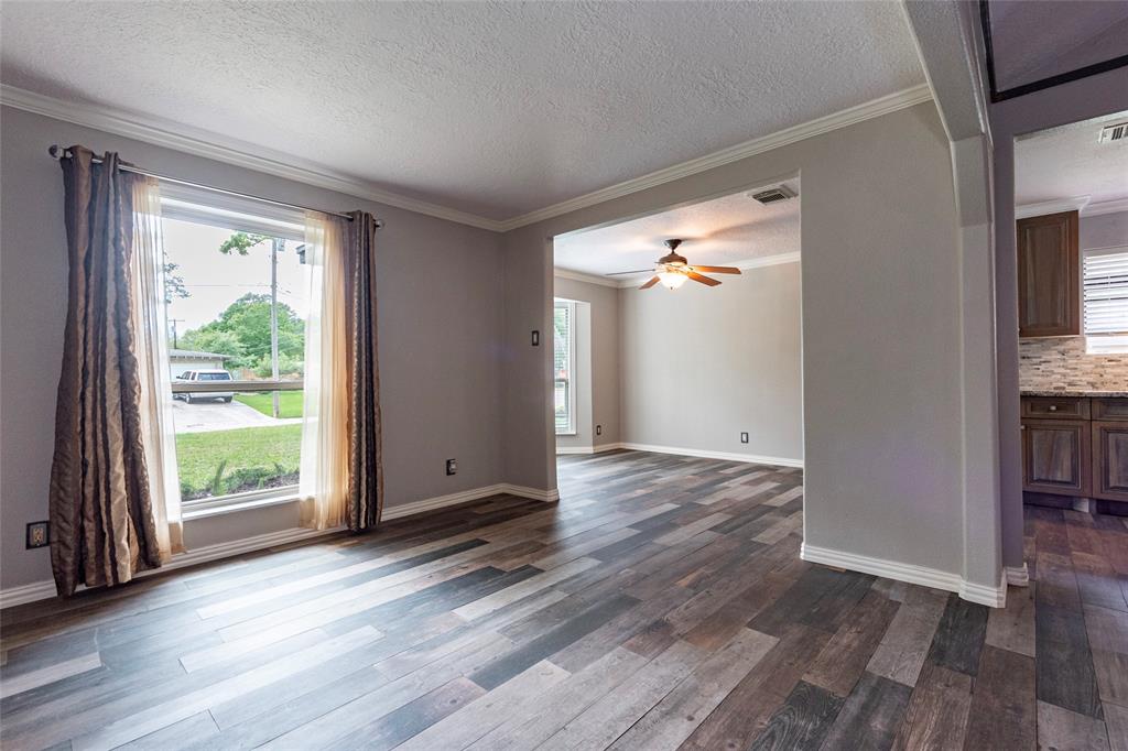 2918 Frostwood Cir, Dickinson, TX 77539