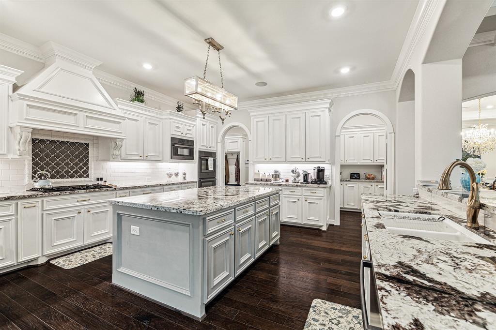 61 Kings Lake Estates Blvd, Humble, TX 77346