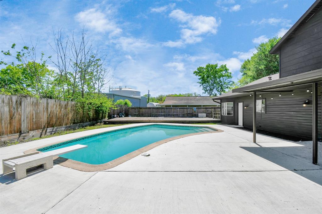 11007 Sageyork Dr, Houston, TX 77089