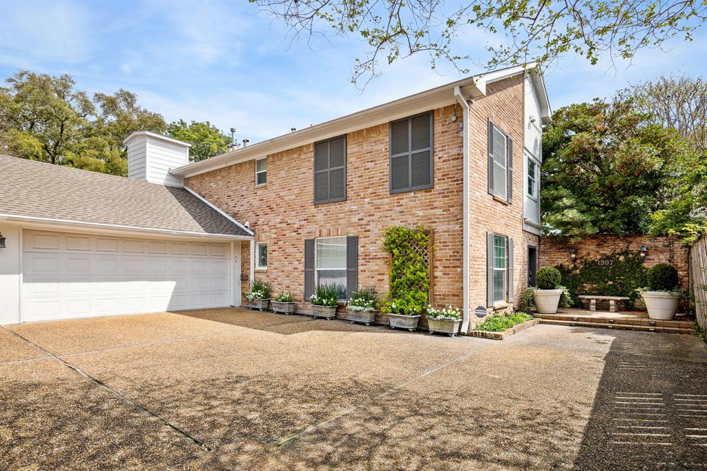 1907 Nantucket Dr, Houston, TX 77057