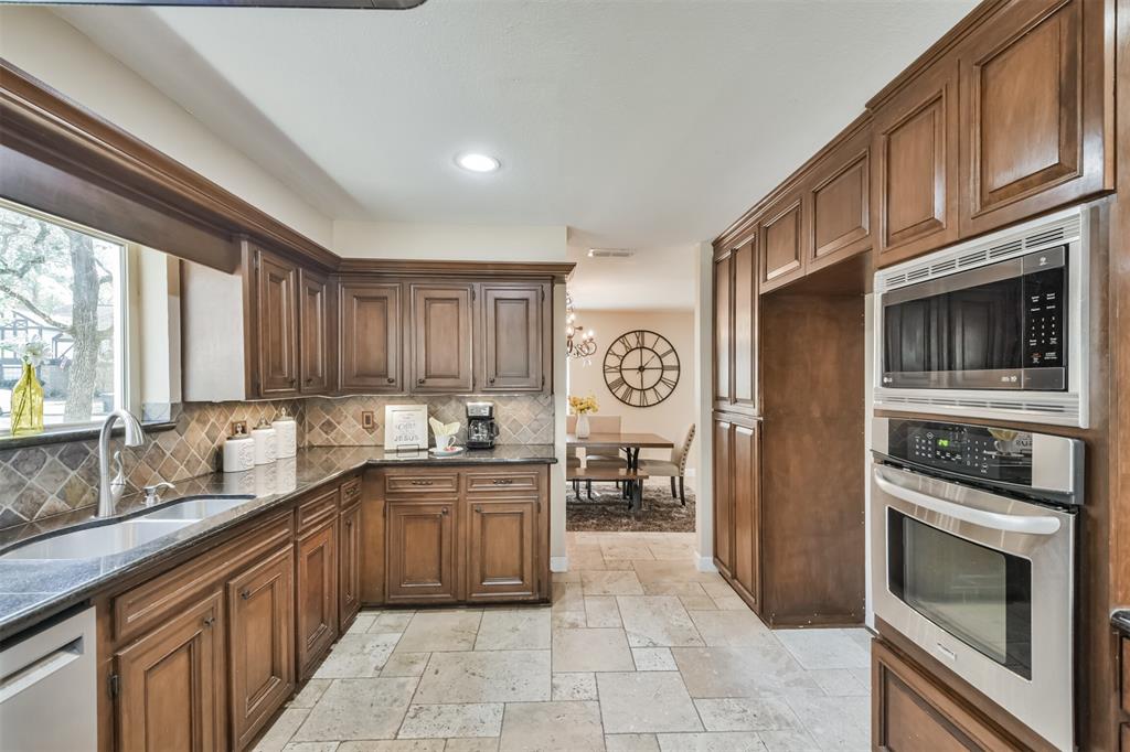 2007 Parkdale Dr, Kingwood, TX 77339