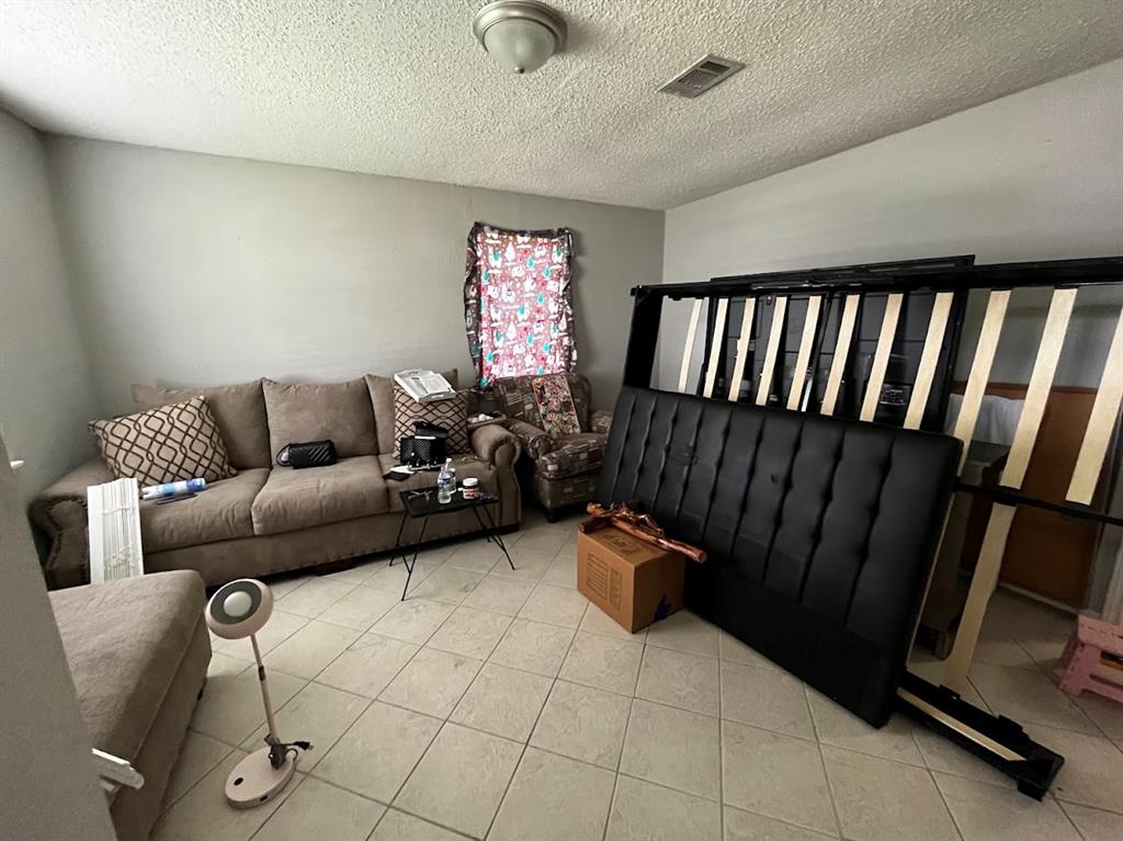 1130 Mooney Rd, Houston, TX 77037