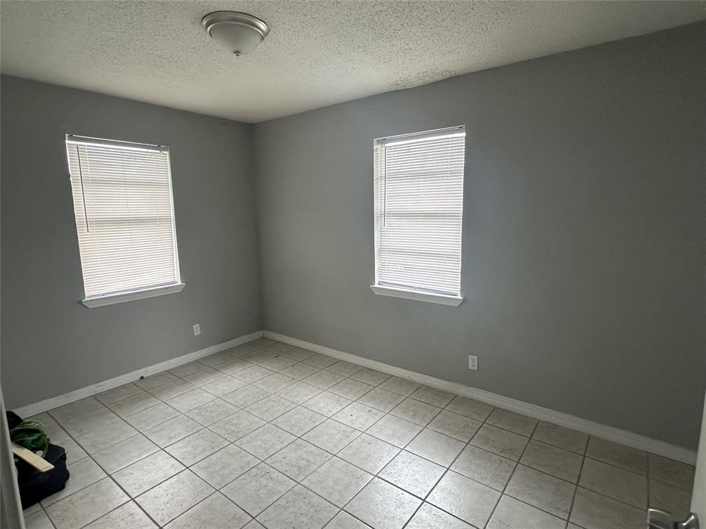 1130 Mooney Rd, Houston, TX 77037