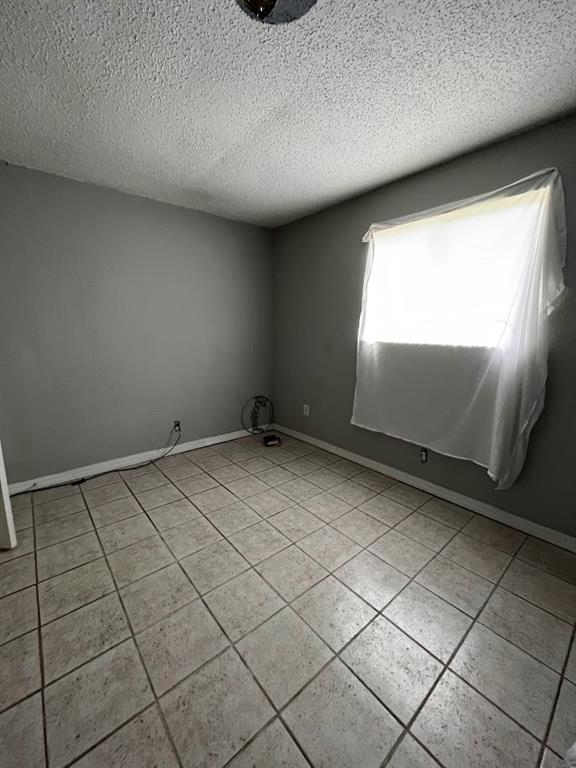 1130 Mooney Rd, Houston, TX 77037