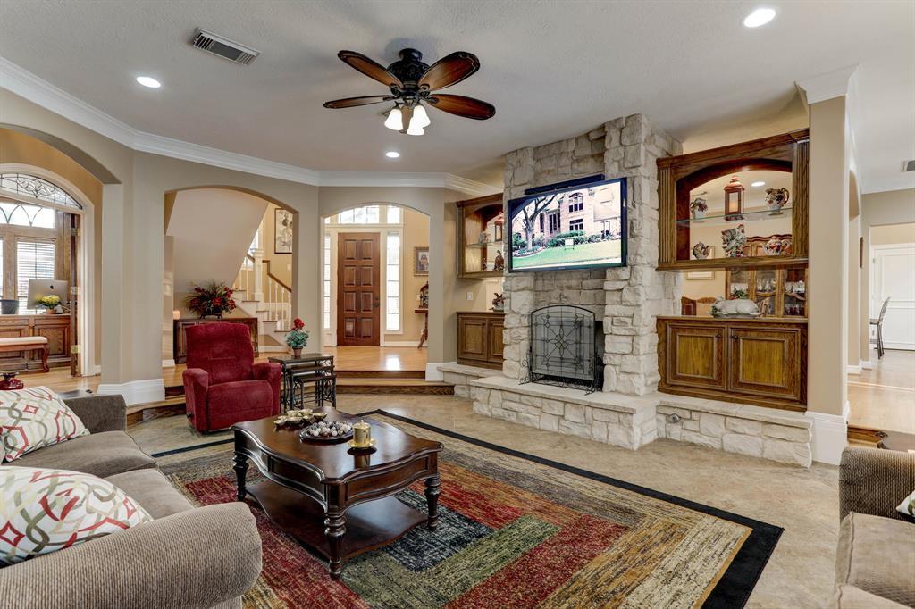 2230 Rockhaven Dr, Houston, TX 77062