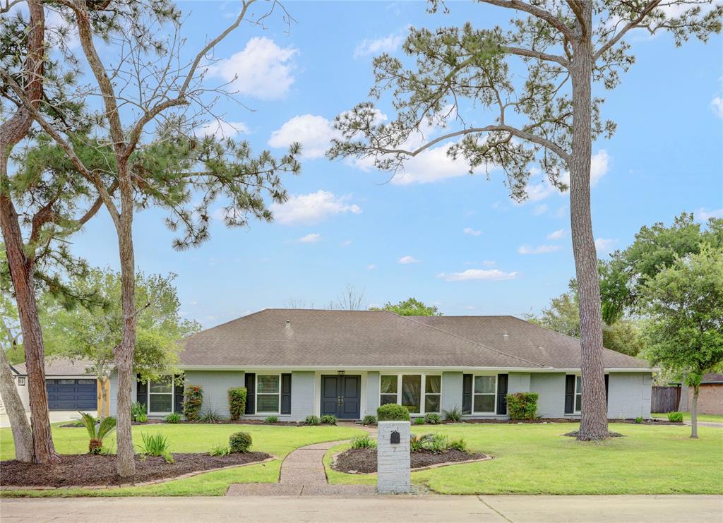 7 Earlham Dr, Friendswood, TX 77546