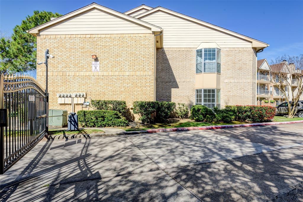 12550 Whittington Dr 203, Houston, TX 77077