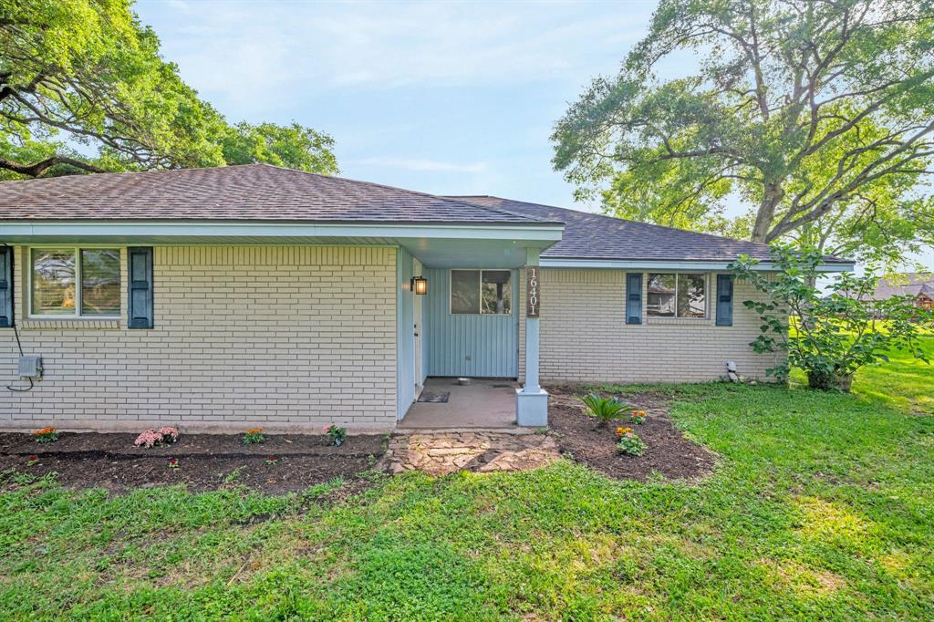 16401 1st St, Rosharon, TX 77583