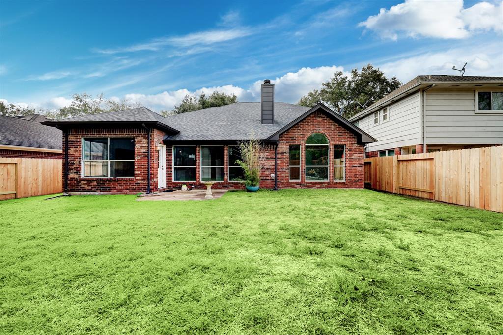 123 Selkirk Dr, Sugar Land, TX 77479