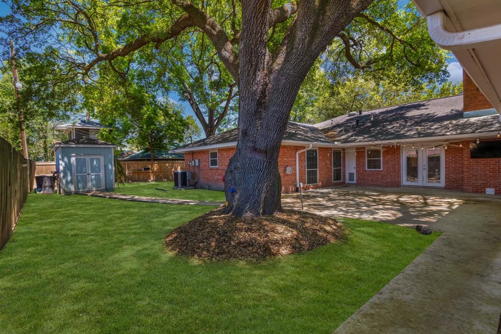 1105 Woods Dr, Liberty, TX 77575