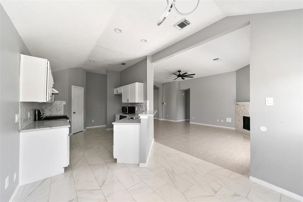 1211 Peacham Ct, Fresno, TX 77545