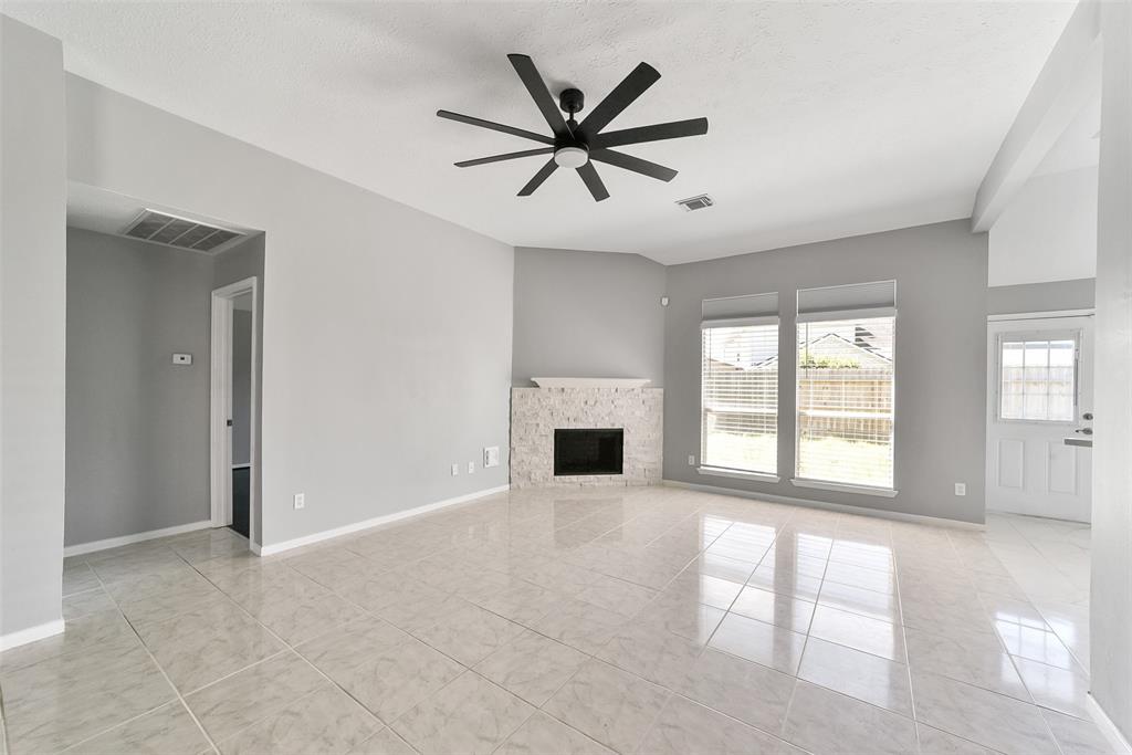 1211 Peacham Ct, Fresno, TX 77545