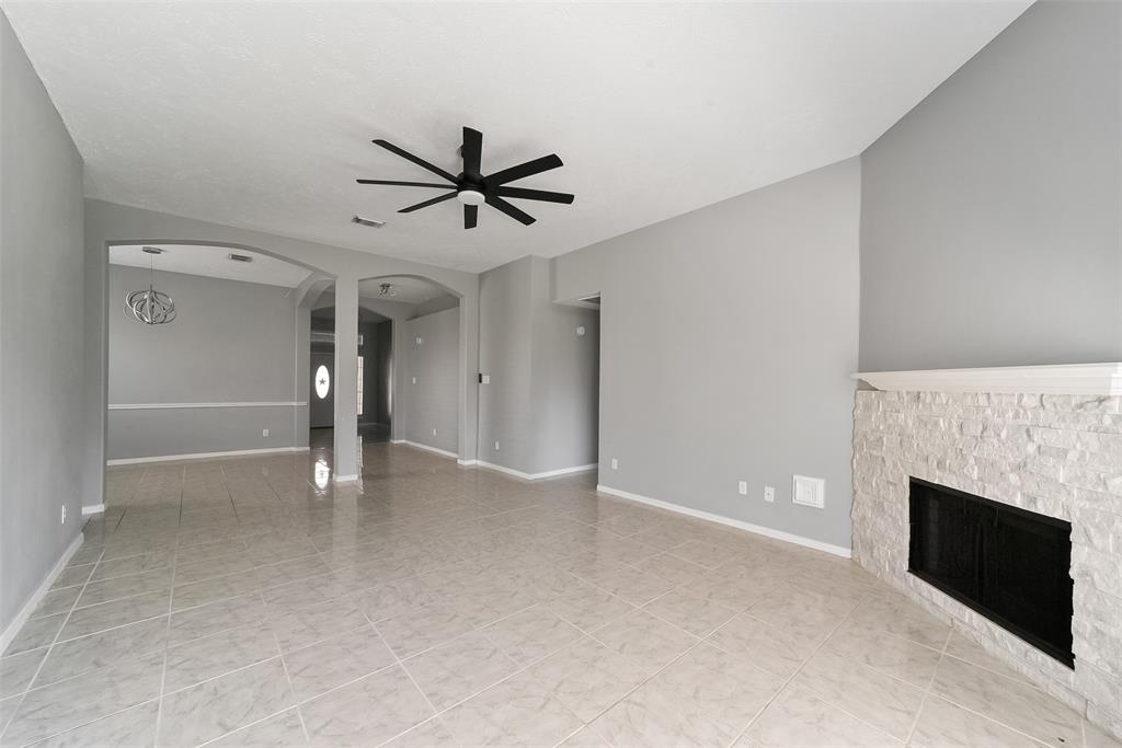 1211 Peacham Ct, Fresno, TX 77545