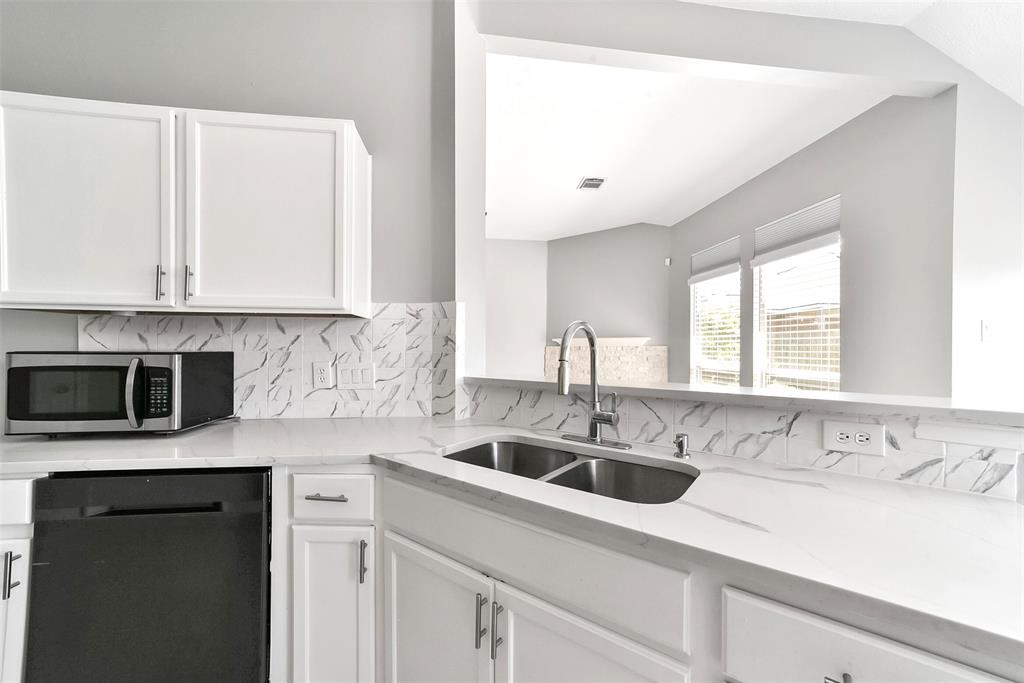 1211 Peacham Ct, Fresno, TX 77545