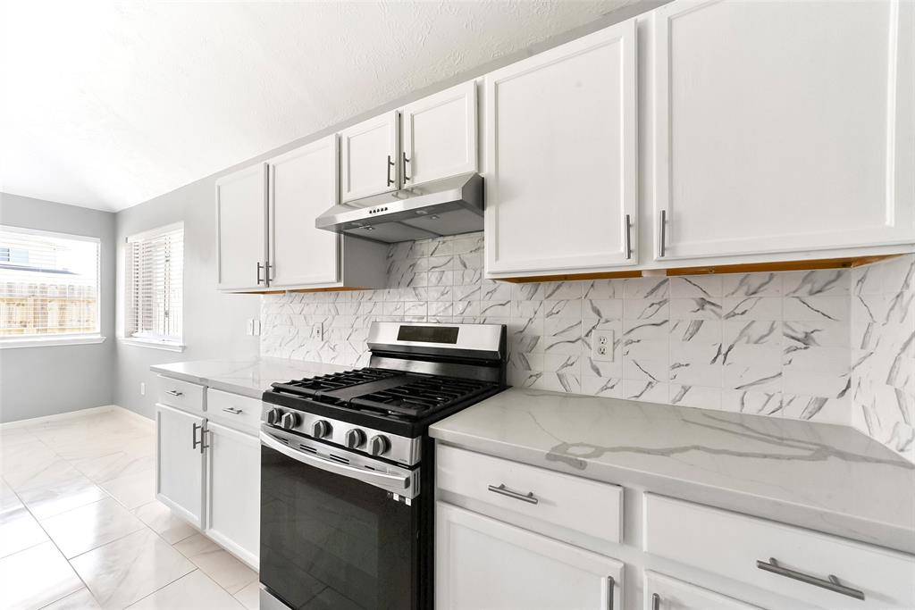 1211 Peacham Ct, Fresno, TX 77545