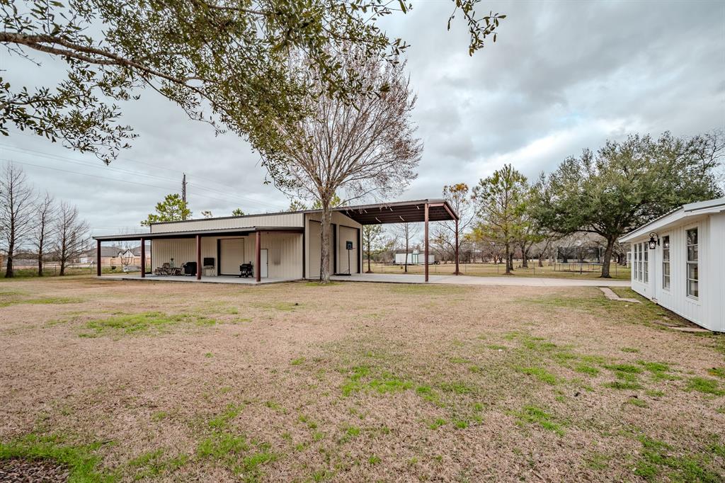 11302 Cherry Point Dr, Mont Belvieu, TX 77535