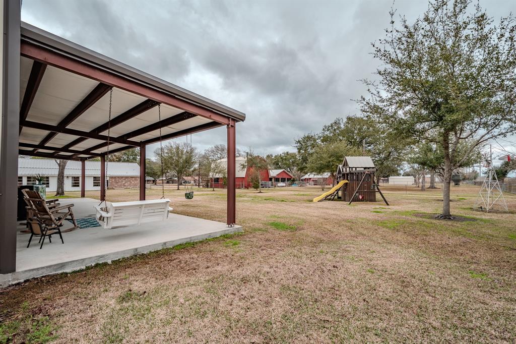 11302 Cherry Point Dr, Mont Belvieu, TX 77535