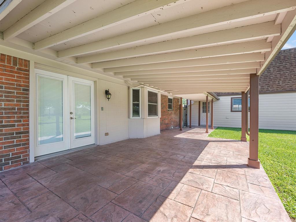 11814 Cherry Point Dr, Mont Belvieu, TX 77535