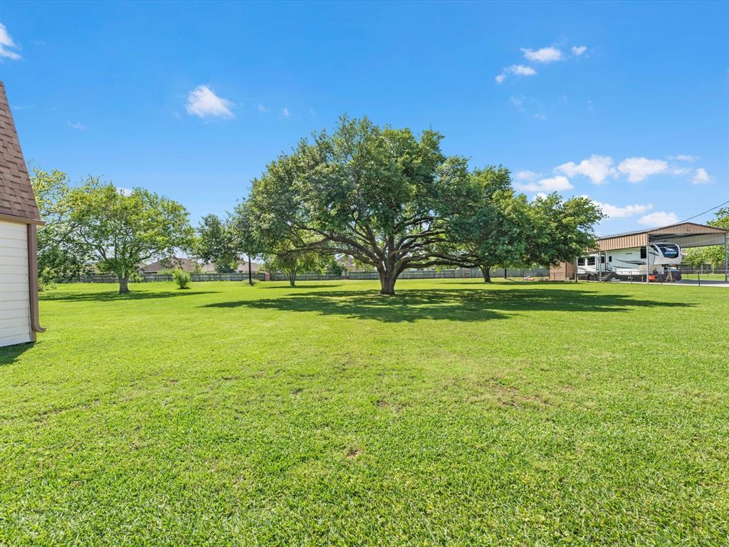 11814 Cherry Point Dr, Mont Belvieu, TX 77535