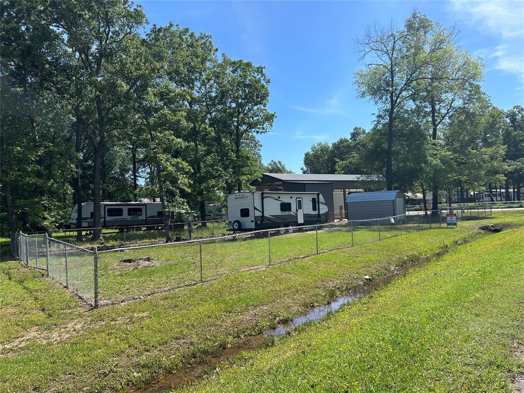 411 Woodland Shores, Point Blank, TX 77364