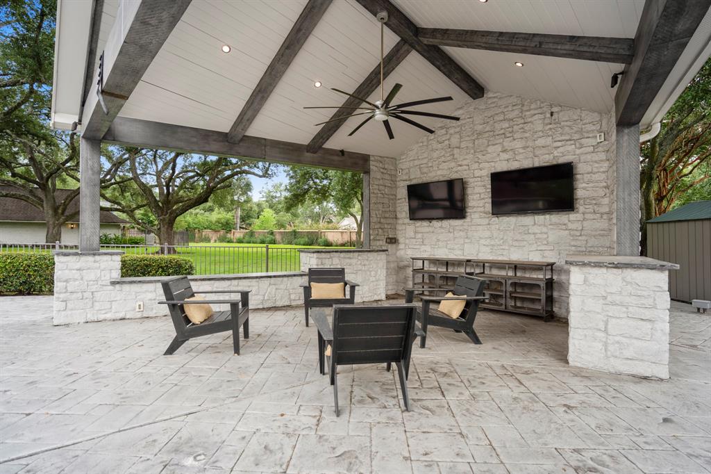 5524 Sturbridge Dr, Houston, TX 77056