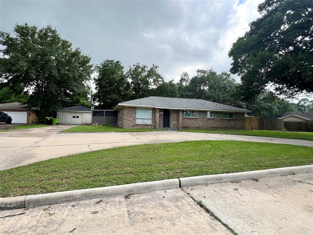 1704 Laurel Oaks Drive, Richmond TX Real Estate Listing