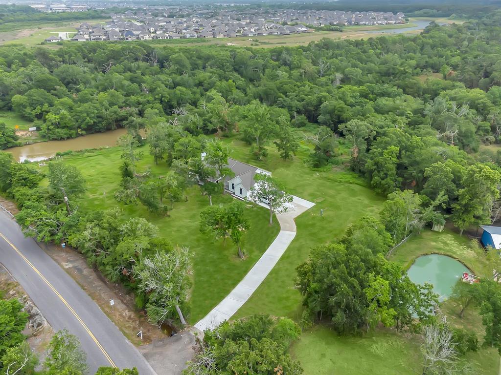 707 Cemetery Rd, Santa Fe, TX 77517