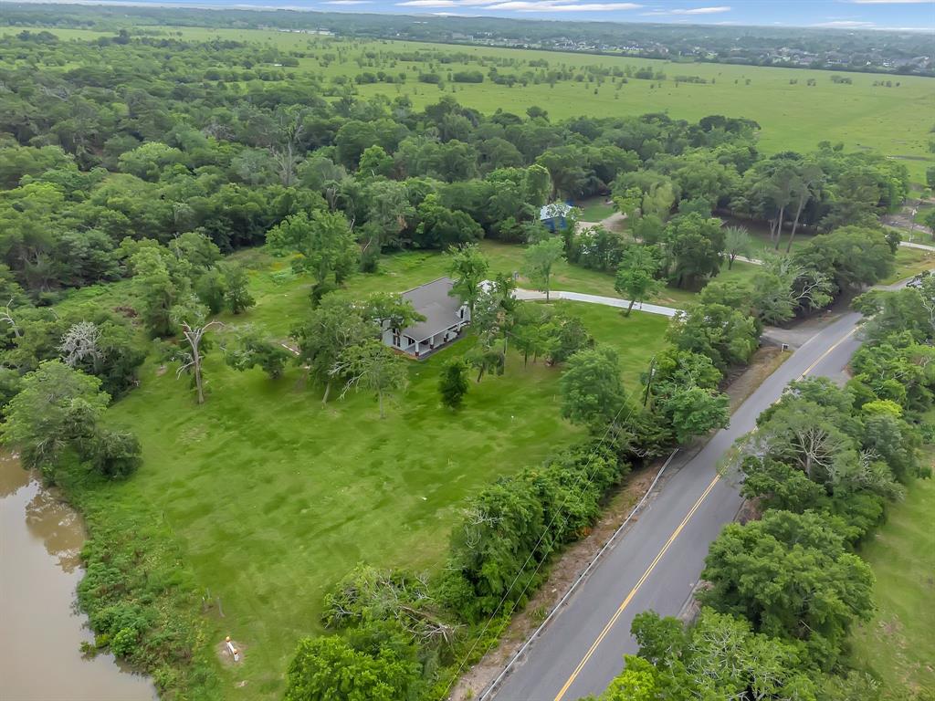 707 Cemetery Rd, Santa Fe, TX 77517