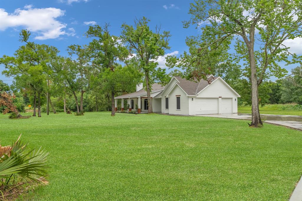 707 Cemetery Rd, Santa Fe, TX 77517