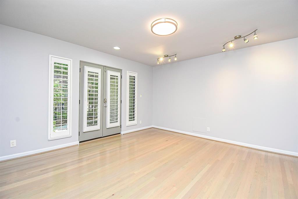 15402 Lakeview Dr, Jersey Village, TX 77040