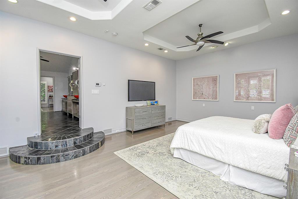 15402 Lakeview Dr, Jersey Village, TX 77040