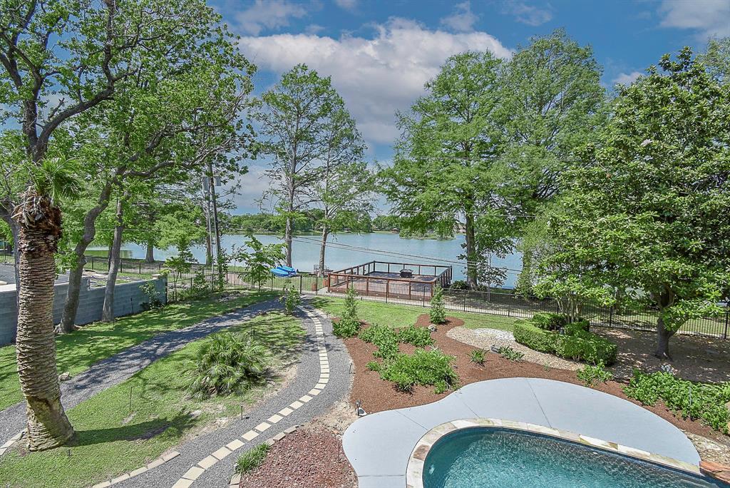 15402 Lakeview Dr, Jersey Village, TX 77040