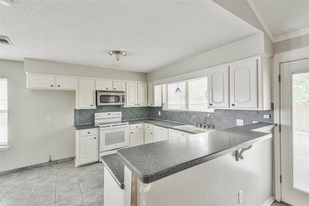 2030 Lexington Woods Dr, Spring, TX 77373