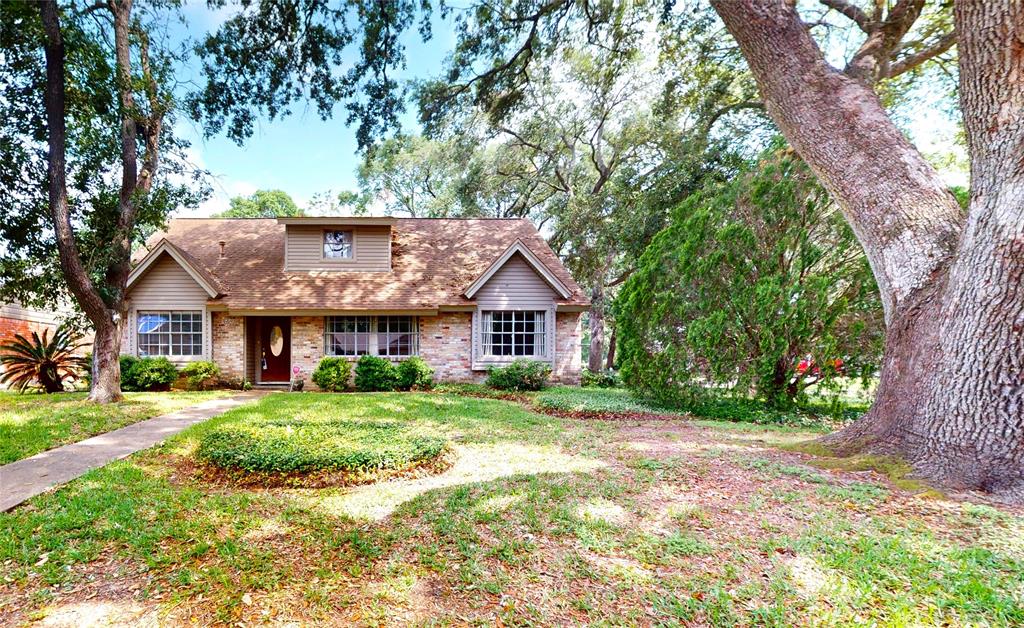 5221 Cottonwood Cir, Dickinson, TX 77539