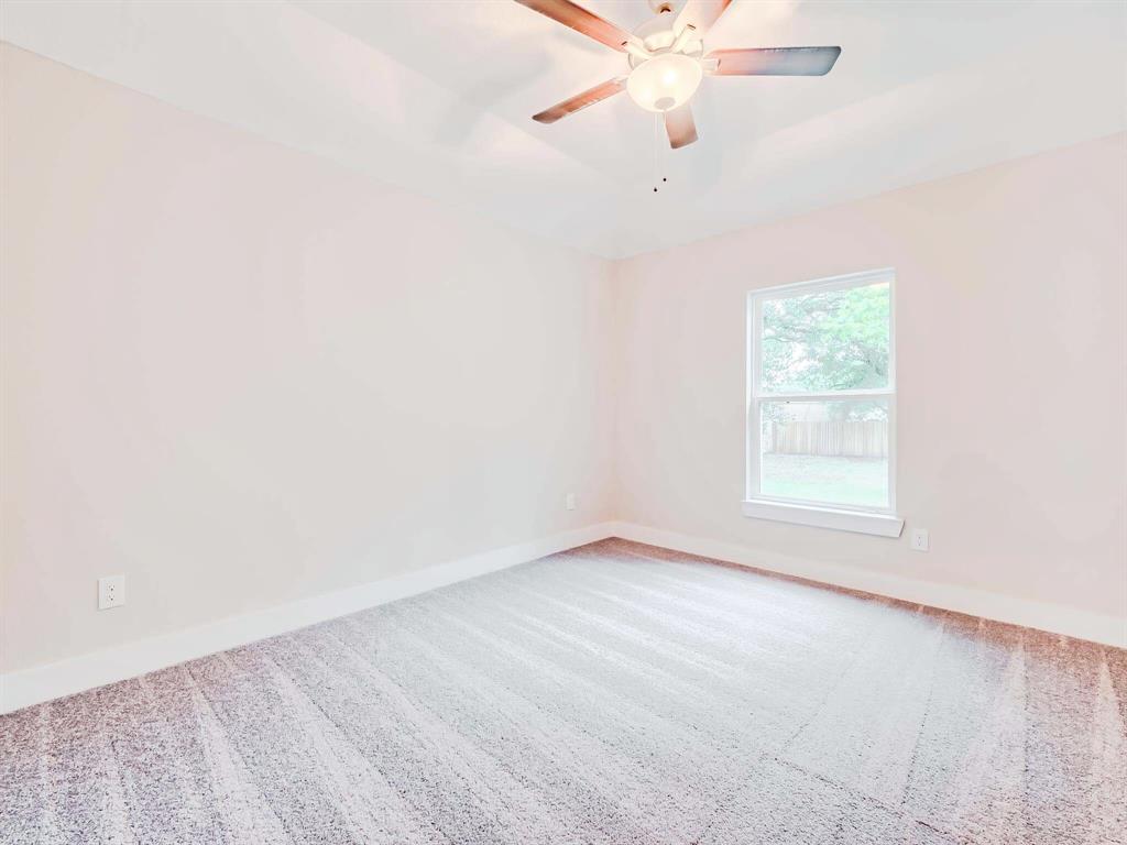 215 N 5th St, Sealy, TX 77474