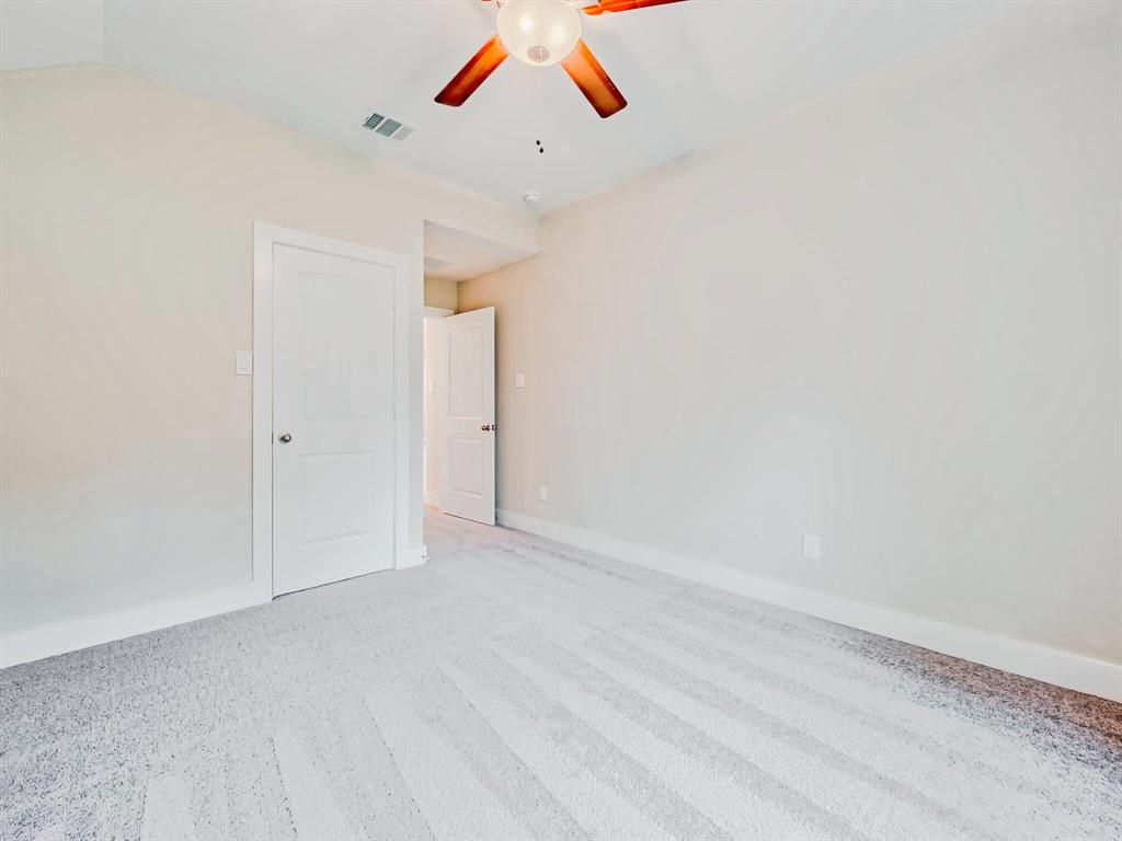 215 N 5th St, Sealy, TX 77474