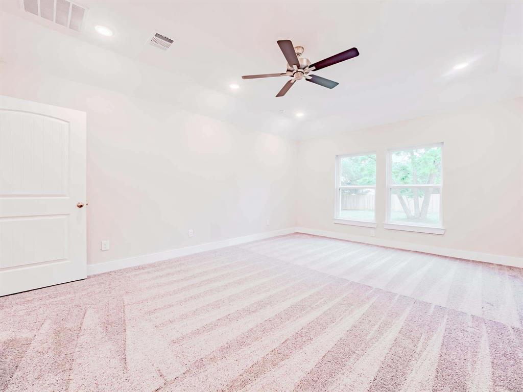 215 N 5th St, Sealy, TX 77474