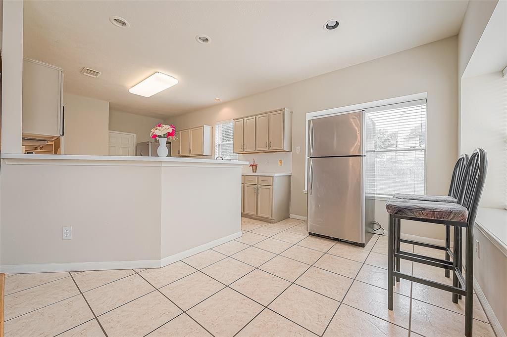 3015 Signal Hill Dr, Friendswood, TX 77546