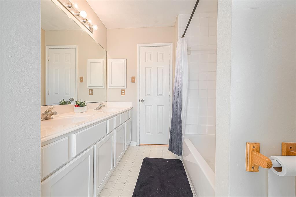 3015 Signal Hill Dr, Friendswood, TX 77546