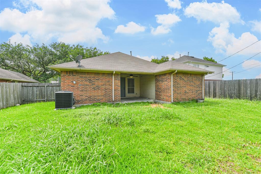 431 Westward Ave, La Marque, TX 77568