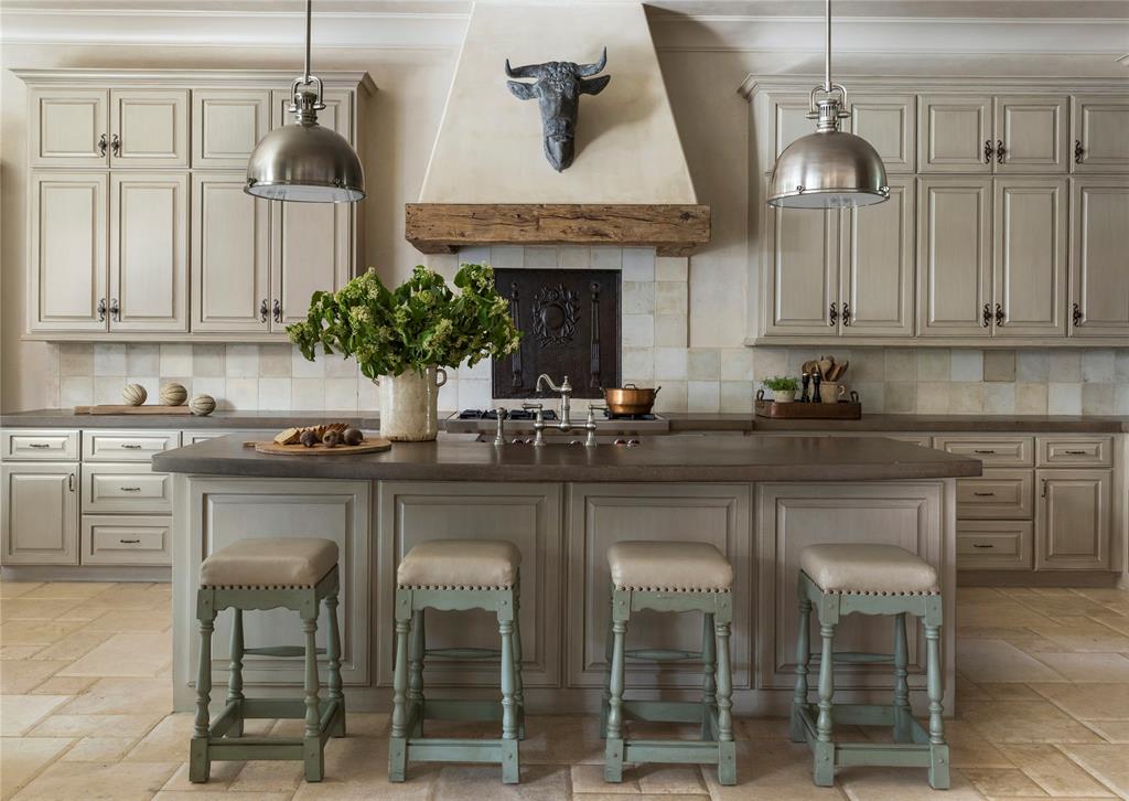 3101 Avalon Pl, Houston, TX 77019