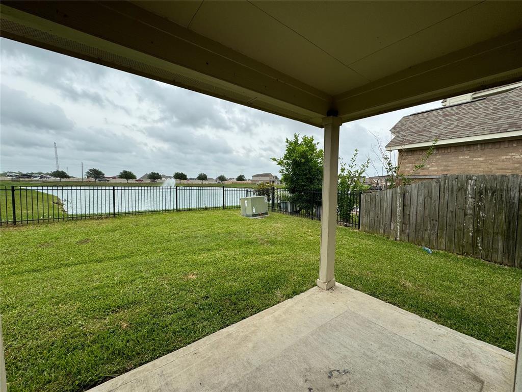 36 Mira Loma Dr, Manvel, TX 77578