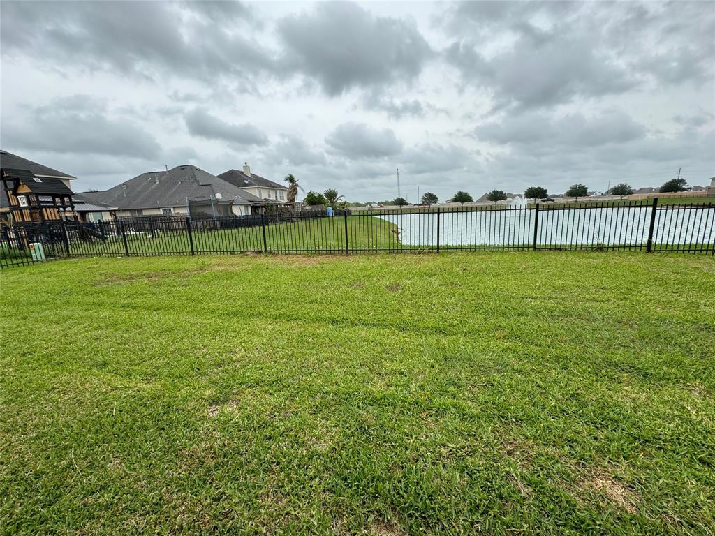 36 Mira Loma Dr, Manvel, TX 77578