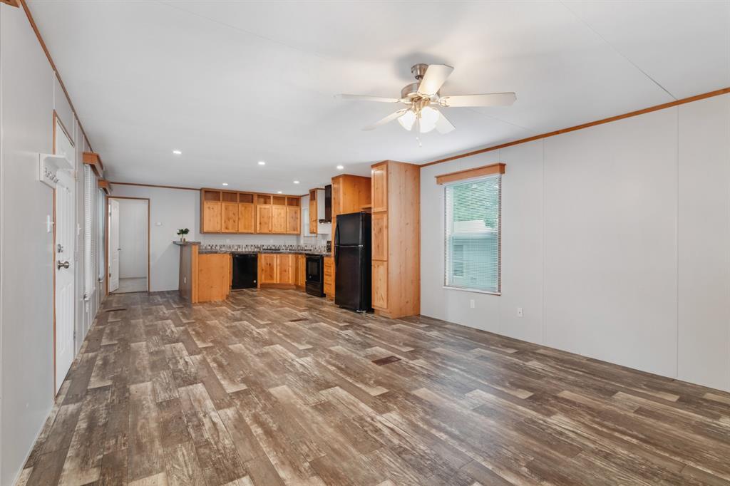 14130 Shadow Bay Dr, Willis, TX 77318