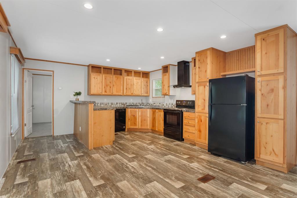 14130 Shadow Bay Dr, Willis, TX 77318